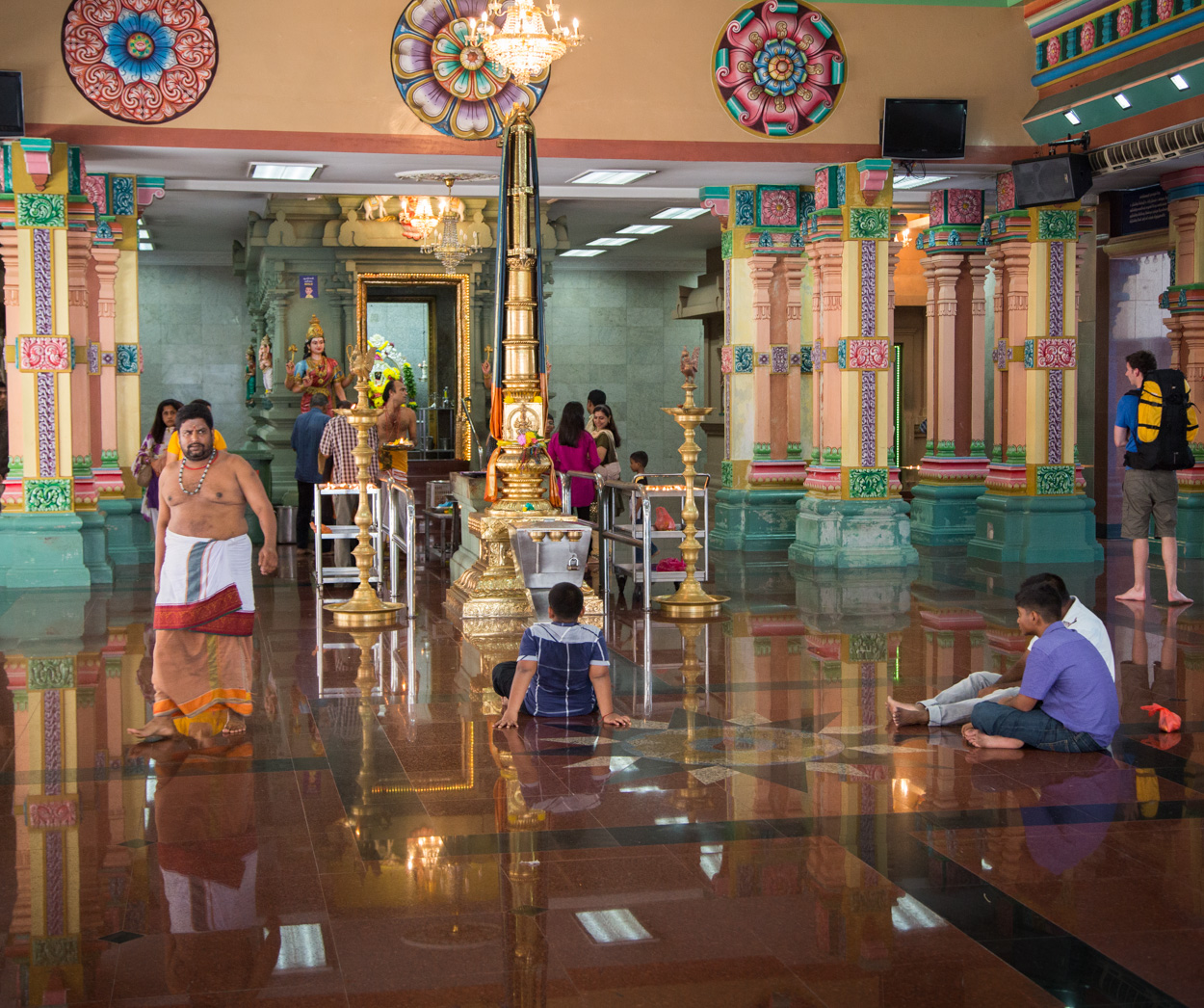 L'intérieur du temple Sri Mahamariamman à Kuala Lumpur