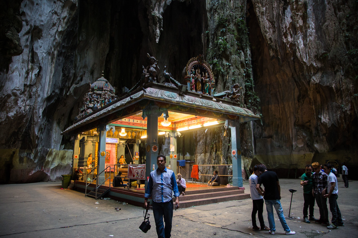 Le temple de Muragan, à l'intérieur des grottes de Batu
