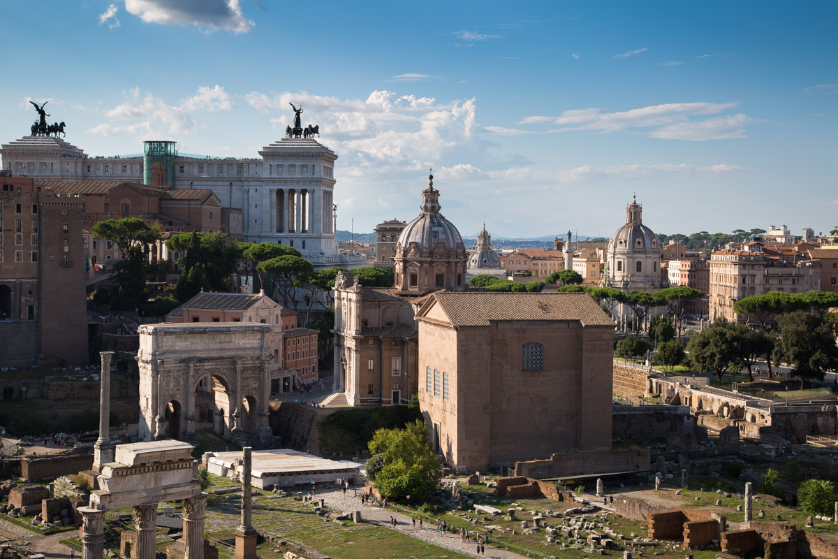 Vue extérieure sur le Forum Romain à Rome