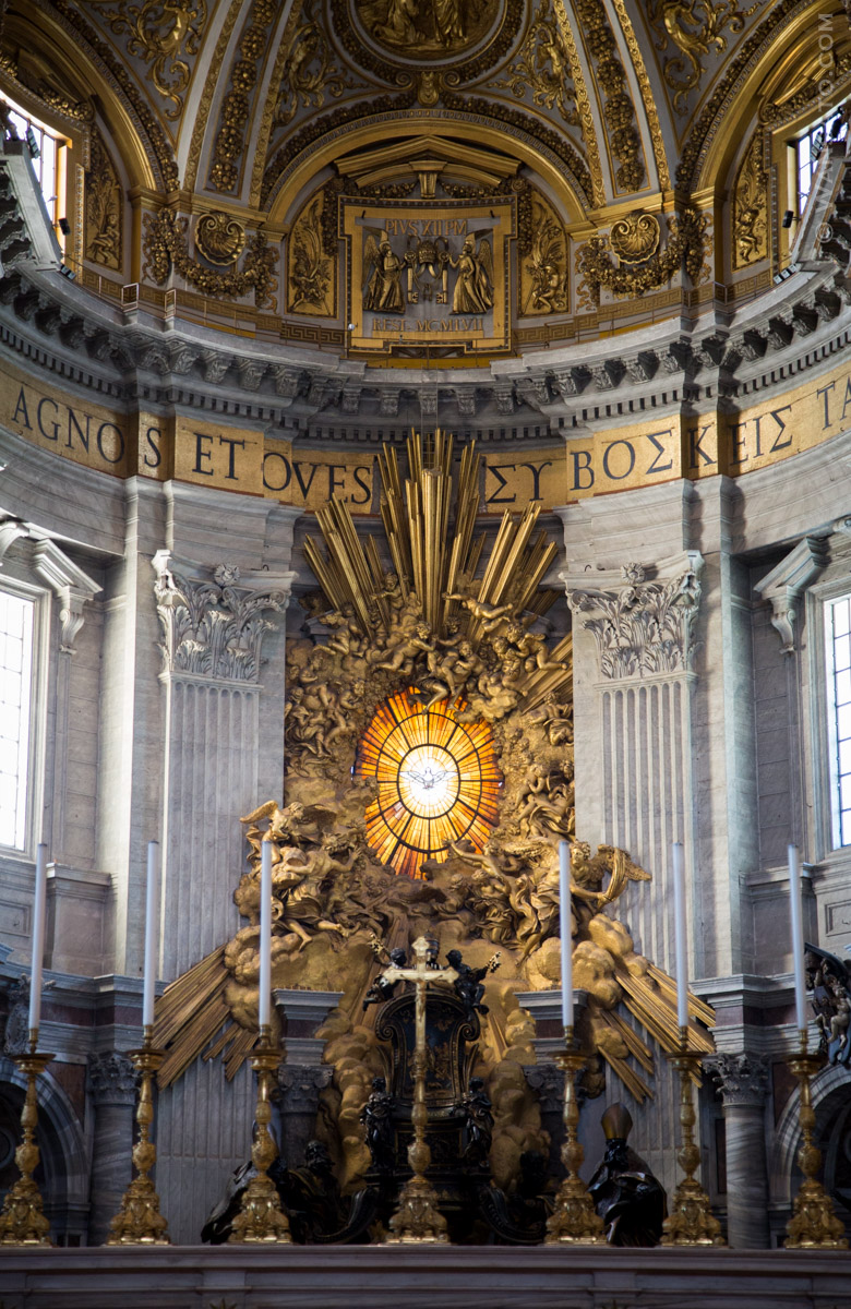 Vatican - l'intérieur de l'église Saint Pierre