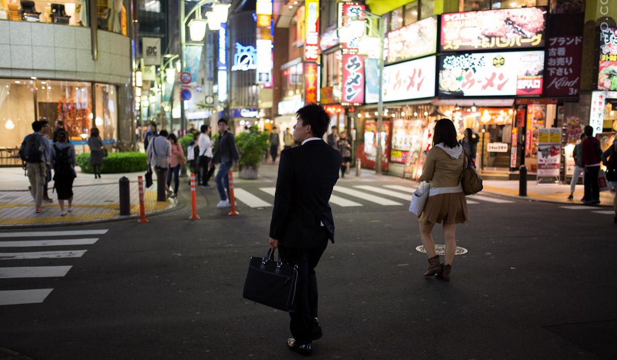 Japon - Le Salaryman Dans Les Rues De Tokyo