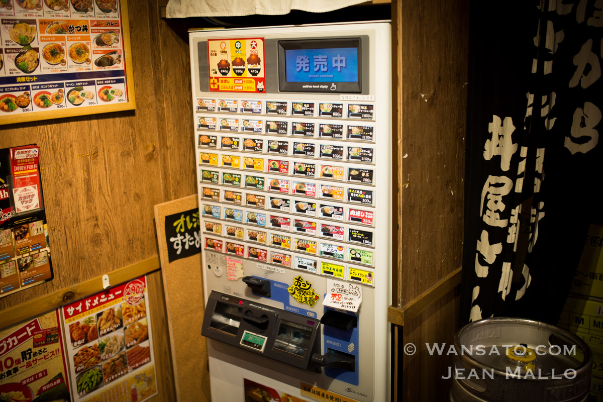 Japon - Distributeur dans un restaurant à Tokyo