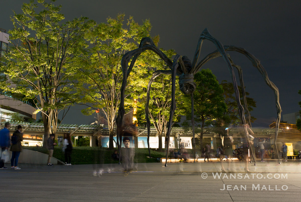 Japon - Sculpture géante devant la Mori Tower à Tokyo