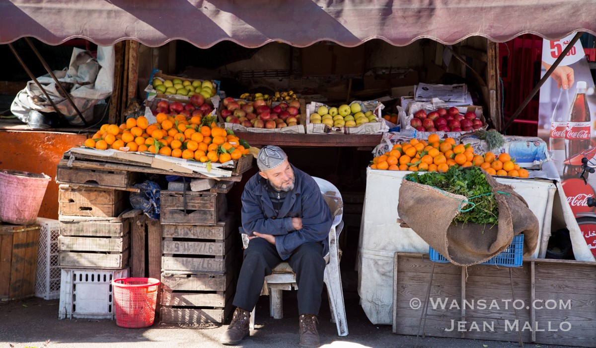 Maroc - Marchands De Fruits à Marrakech