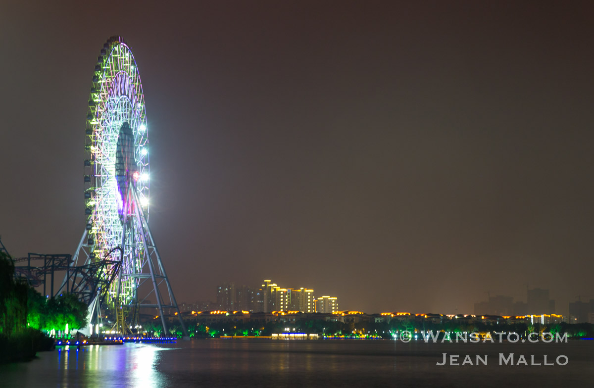 Chine - La grande roue de nuit à Suzhou