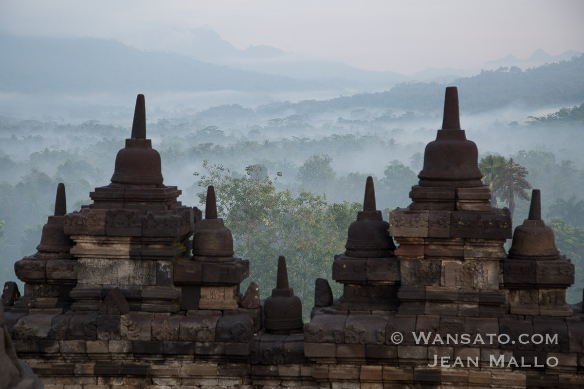 Indonésie - Le temple de Borobudur à Java