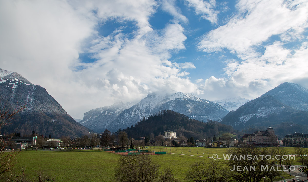 Suisse - Au pied des montages à Interlaken
