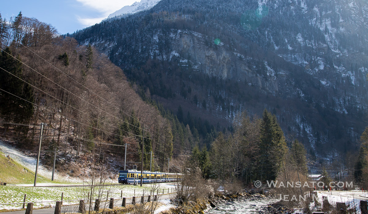 Suisse - Au pied des montages à Grindelwald