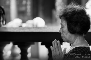Portfolio - Femme Priant Dans Le Temple De Longshan