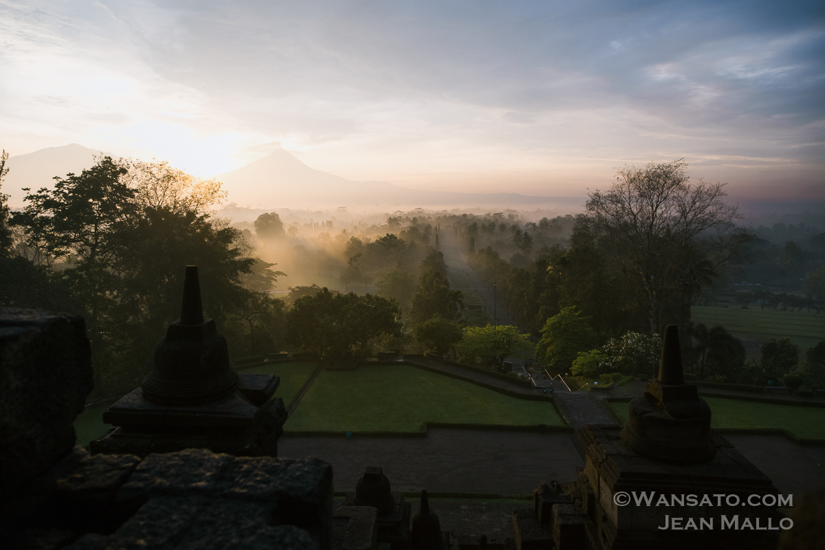 Portfolio - Lever de soleil sur Borobudur